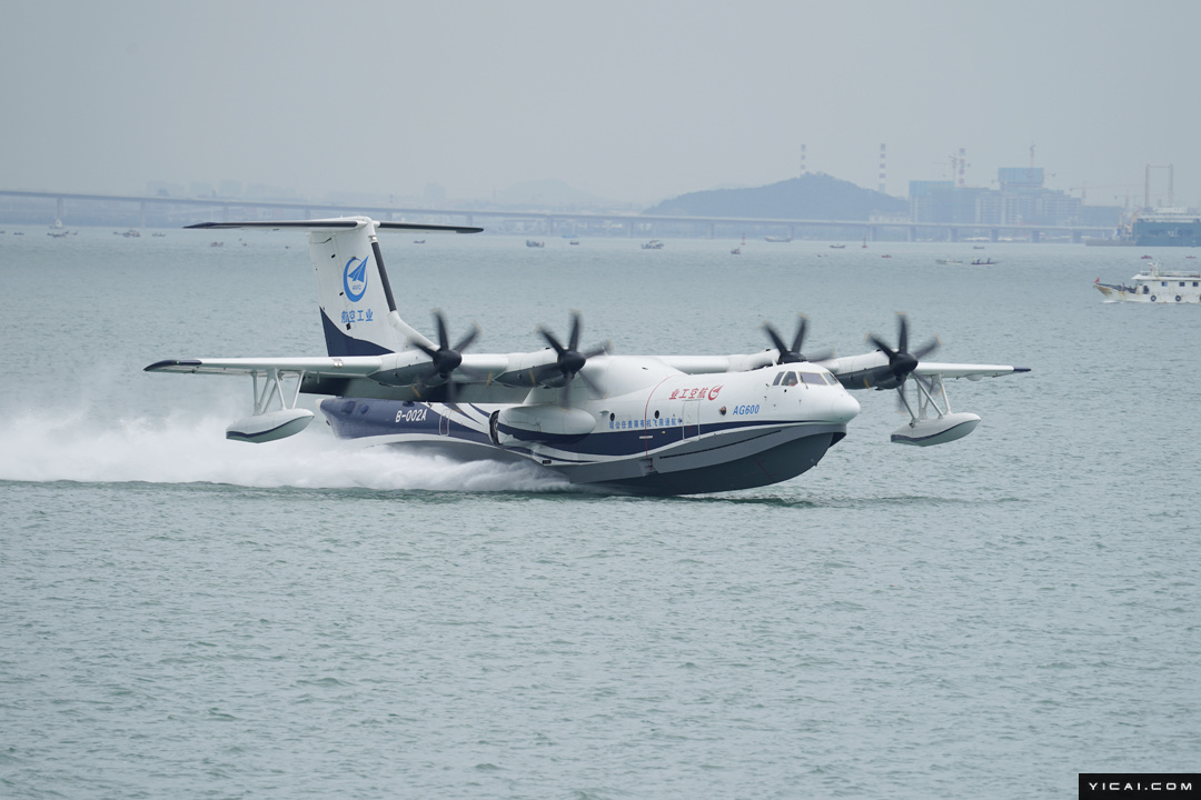 水陆两栖飞机鲲龙ag600海上首飞成功